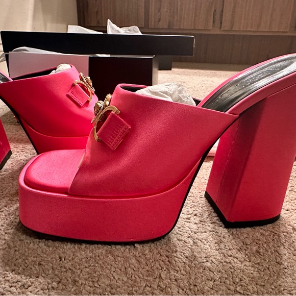 Versace Medusa platform sandals - Picture 7 of 13